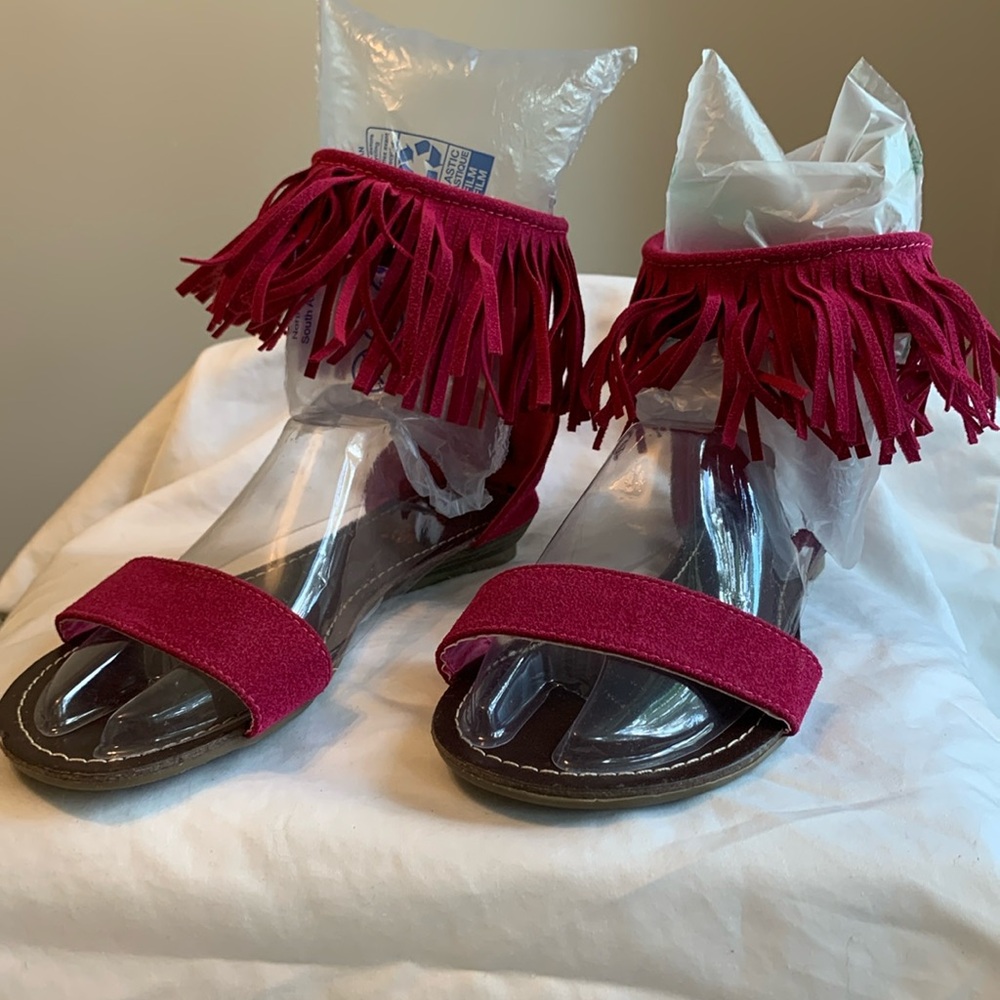 Magenta faux suede leather fringe sandals